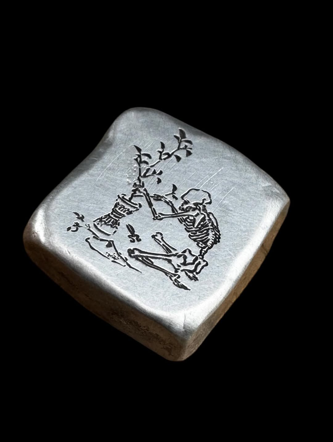 Hand-poured silver piece – view 2